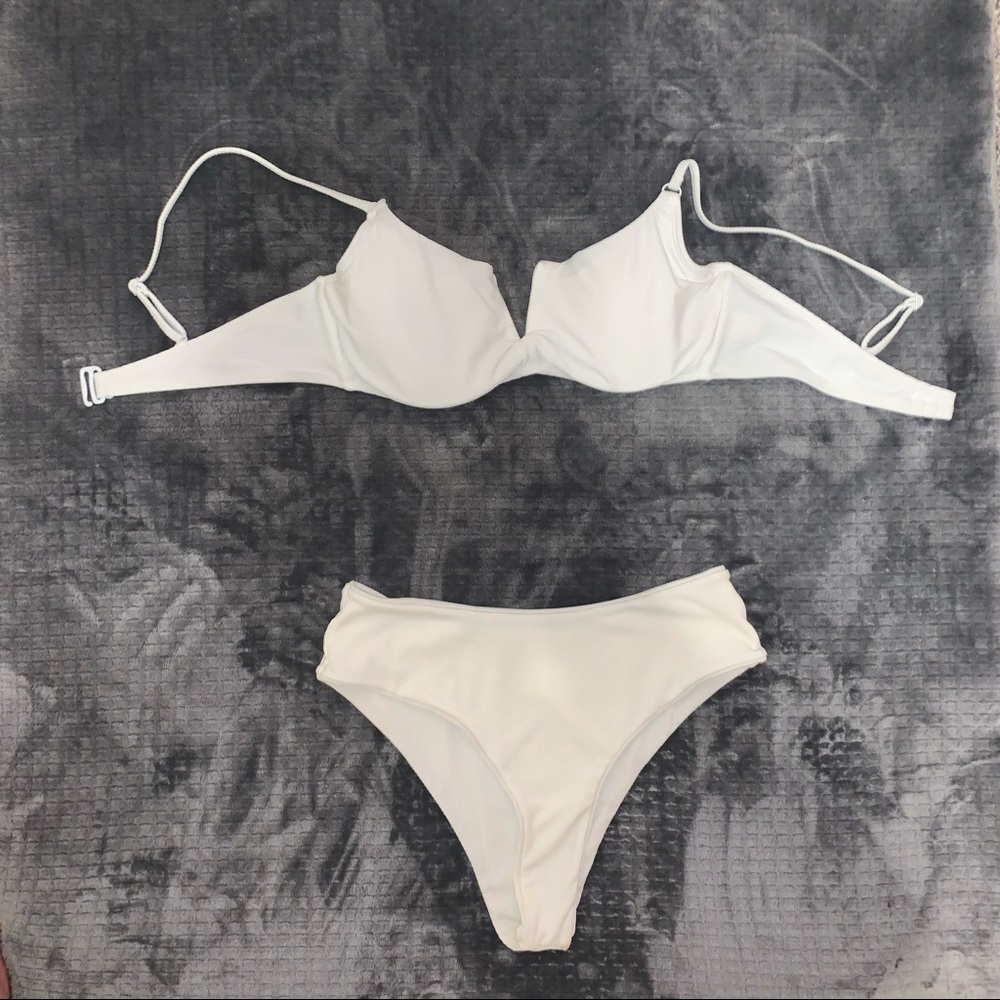 White swimsuit bottoms only worn once